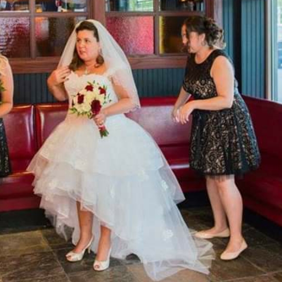Wedding dress and veil - Picture 4 of 5